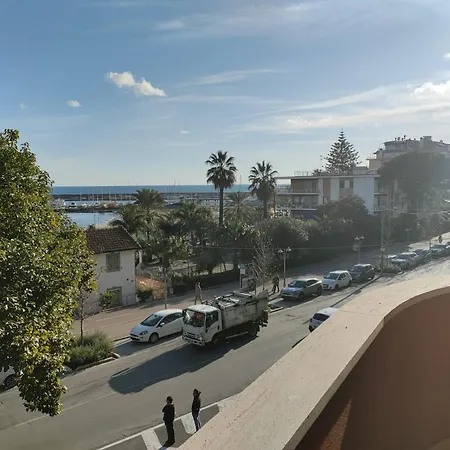 Casa Angolorotondo * Σαν Ρέμο